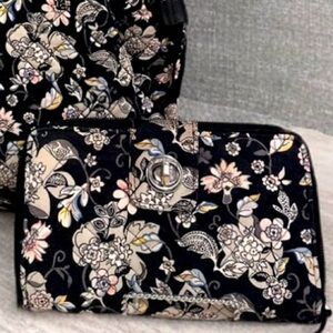 Vera Bradley Large Zip Turnlock Wallet in Holland Garden, Floral GUC